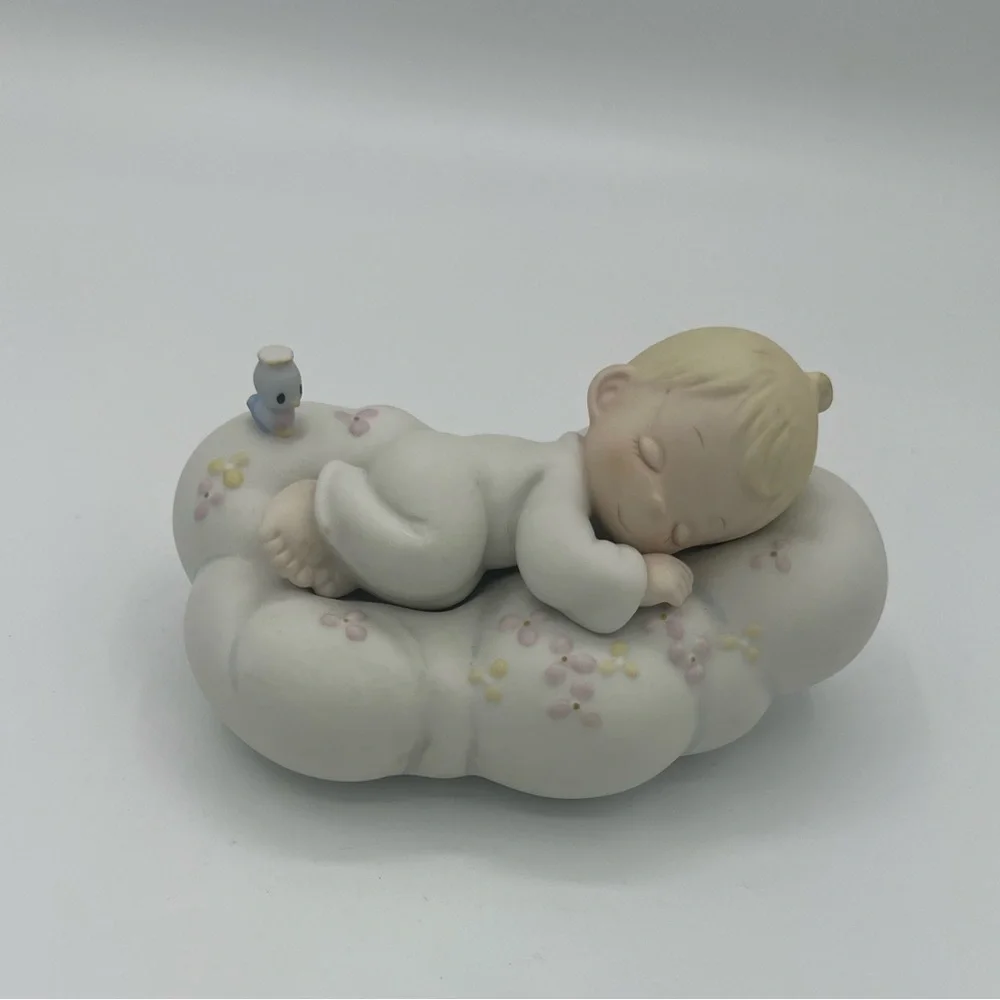 521922 Precious‎ Moments Safe in the Arms of Jesus Enesco Boy (1992)